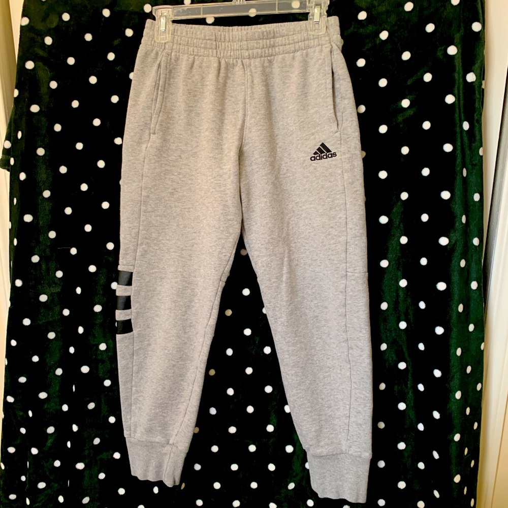 Boys Adidas heavy sweatpants with Logo very good condition size L (14-16)